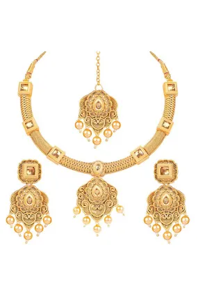 Alloy Choker Necklace Set with Earrings and Maang Tikka in Gold