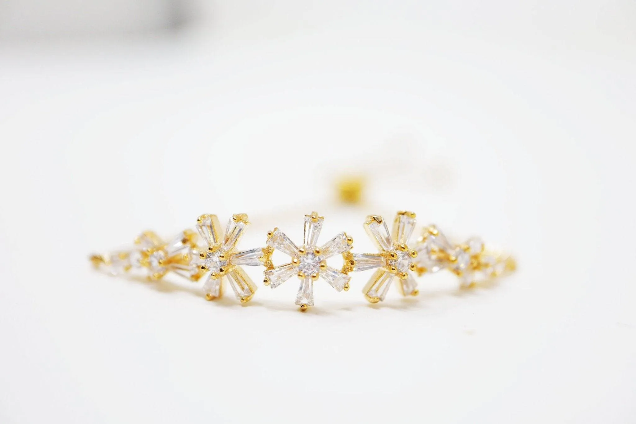 Cubic Zirconia Flower Diamond Drop Crystal Bracelet, Diamond Bracelet, Bridal Jewelry, Bridesmaid Gift, Statement Bracelet.