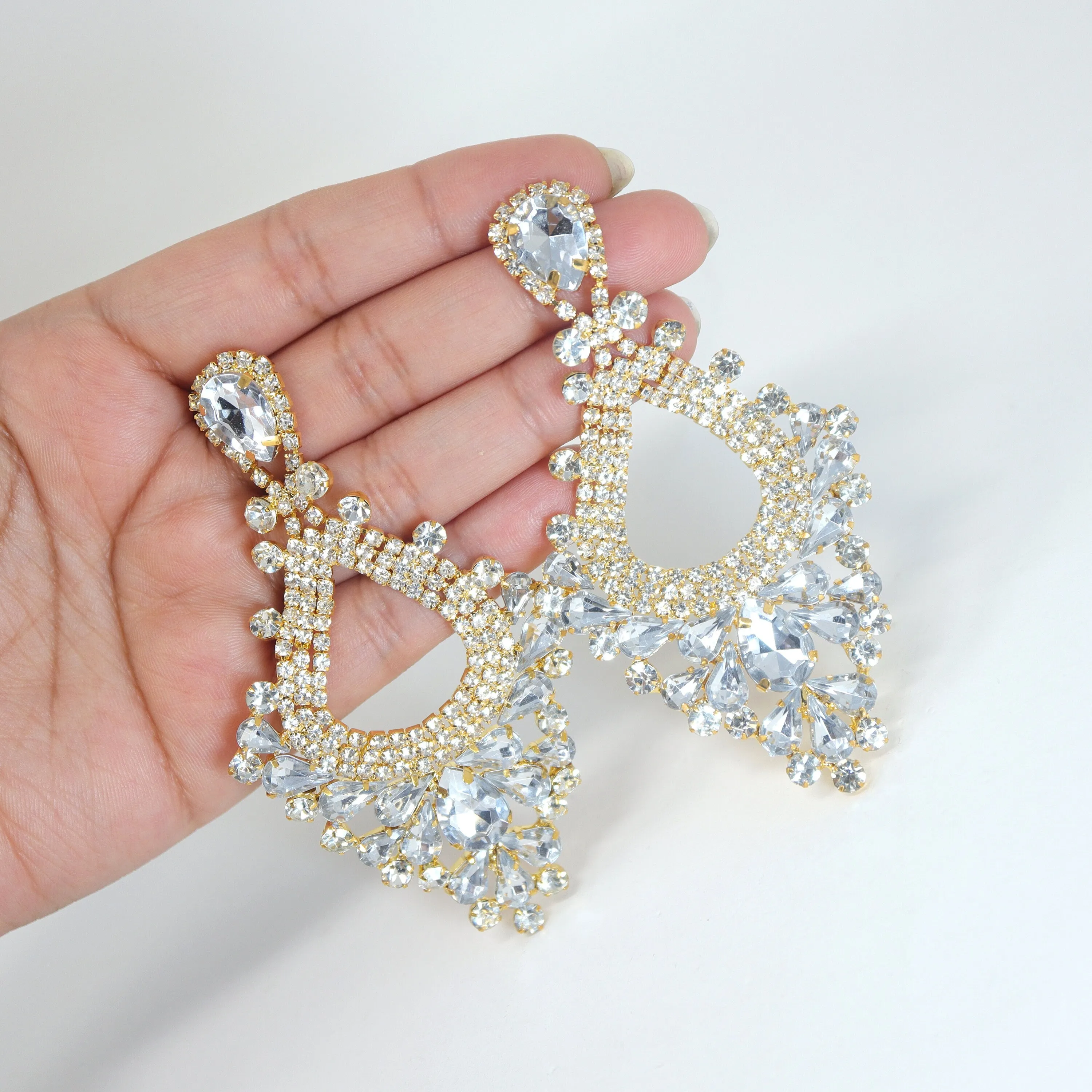 Majestic Chandelier Splendor: Statement Earrings with Swarovski Crystals, Diamond Earrings, Long Bridal Jewelry, Crystal Bridal Earrings