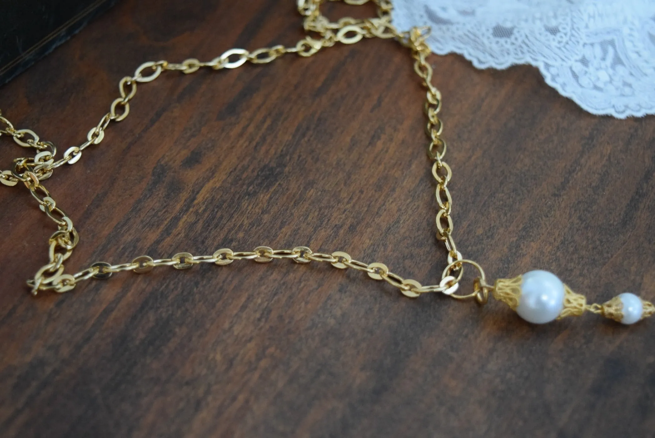 Renaissance Chain and Shell Pearl Pendant Necklace