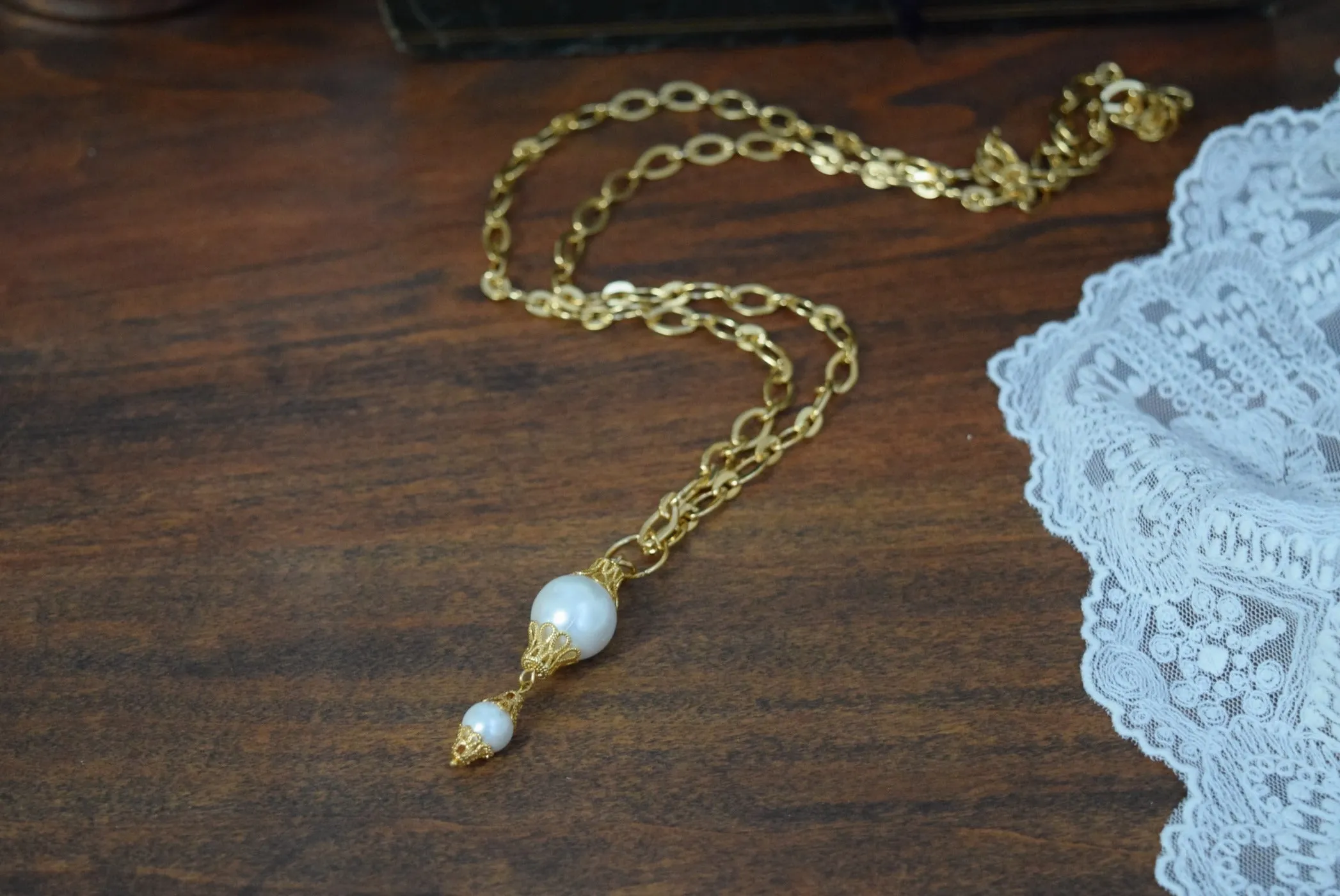 Renaissance Chain and Shell Pearl Pendant Necklace