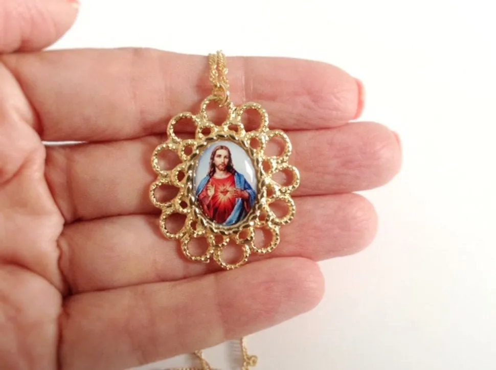 Sagrado Corazon de Jesus Pendant Necklace Sacred Heart of Jesus Medal Gold Oval Jesus charm Cristian Jewelry Catholic gifts Religious Medals