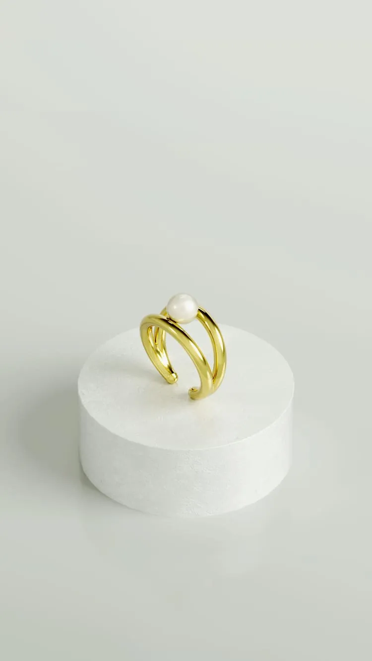 Toe ring with pearl in gold